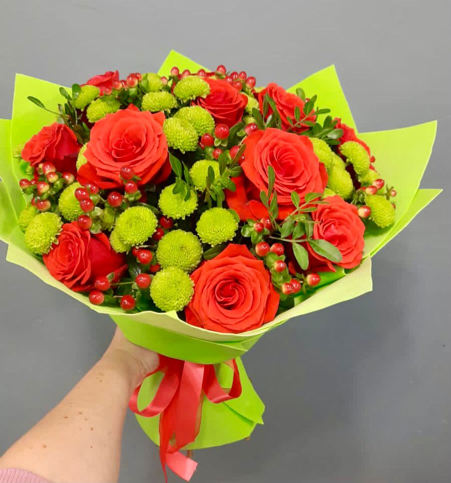 Букет цветов из: Хризантемы и Розы в Новофрязино