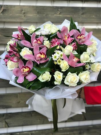 Букет цветов из: Розы и Хризантемы в Новофрязино