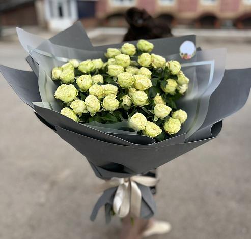 Букет Белые кустовые розы Солинеро в Новофрязино