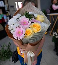 Букет цветов из:  Герберы, Розы и Хризантемы в Новофрязино