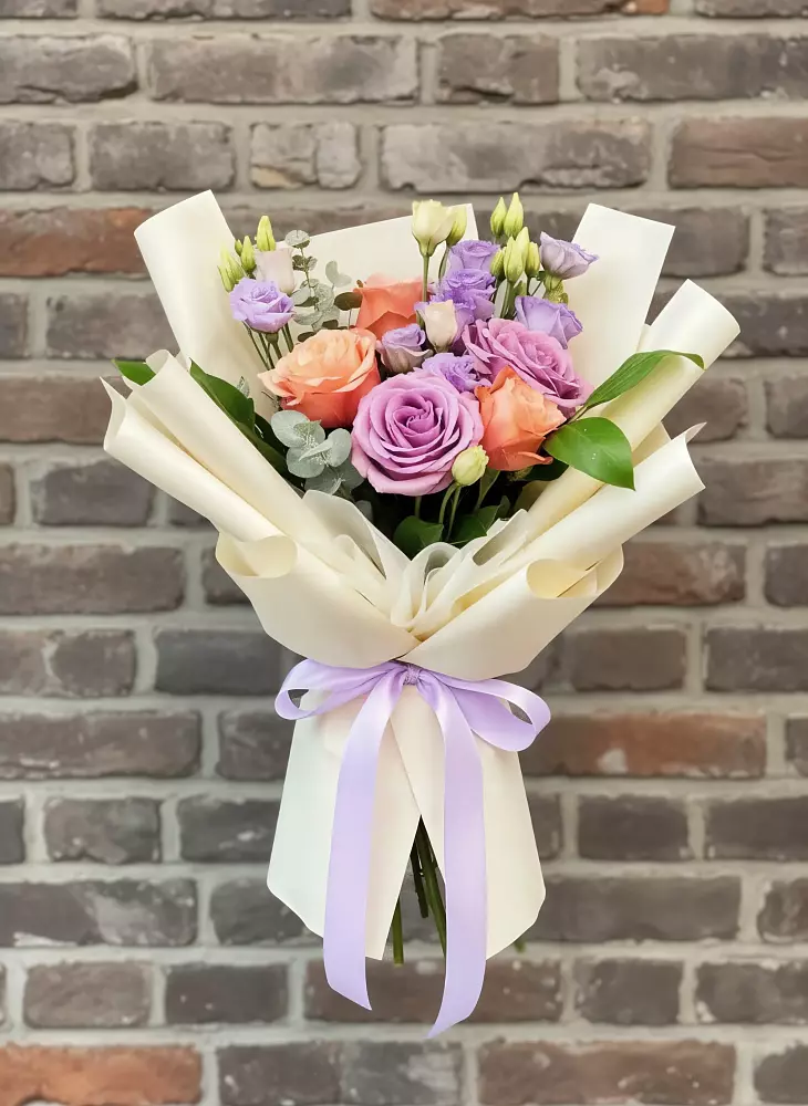 Букет цветов из: Лизиантусы и Розы в Новофрязино