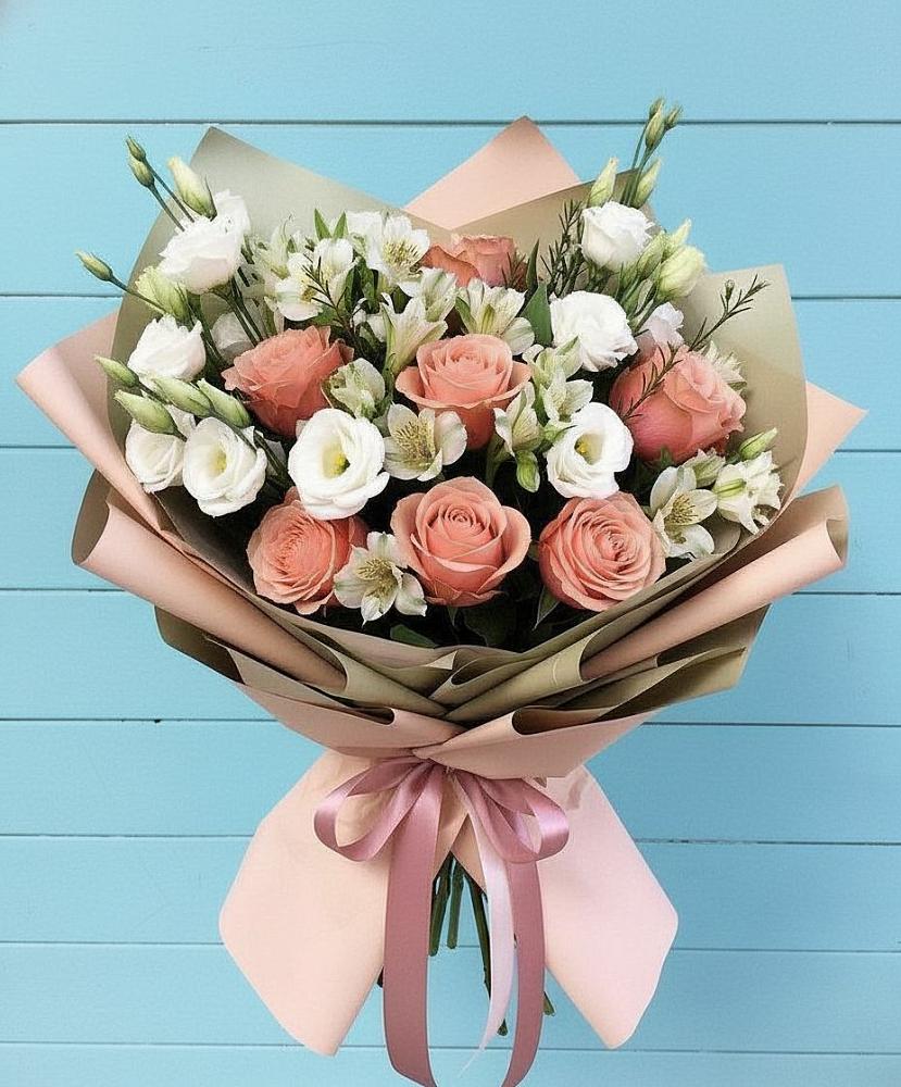 Букет цветов из: Розы, Альстромерии и Лизиантусы в Новофрязино