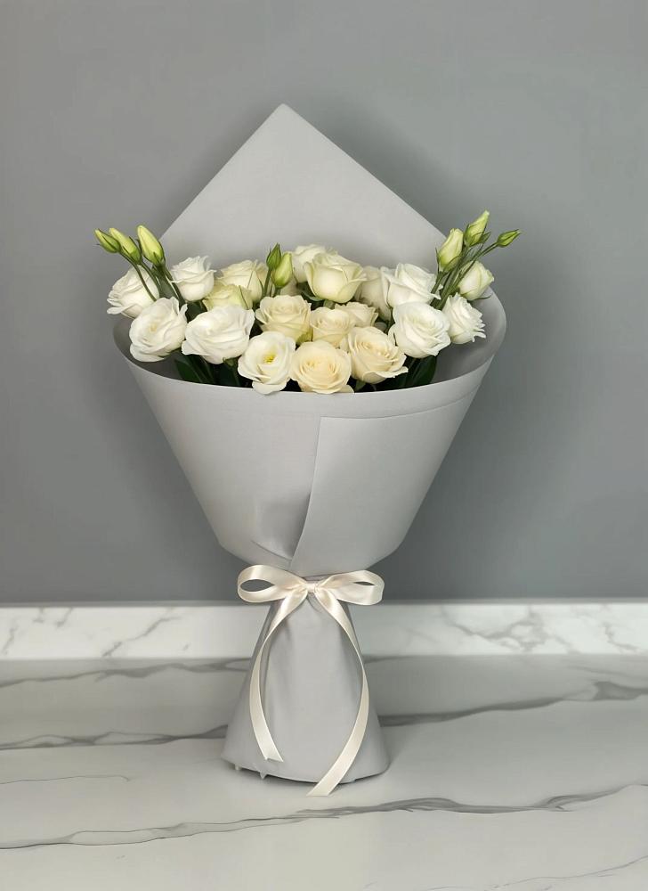 Букет цветов из: Розы и Лизиантусы в Новофрязино