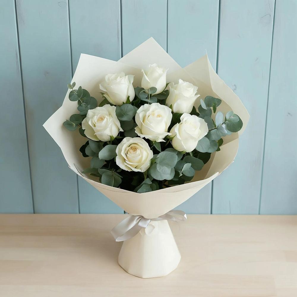 Букет Белые розы в Эвкалипте в Новофрязино
