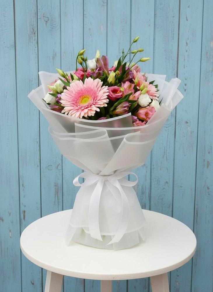 Букет цветов из: Герберы, Альстромерии и Лизиантусы в Новофрязино