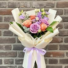 Букет цветов из:  Лизиантусы и Розы в Новофрязино