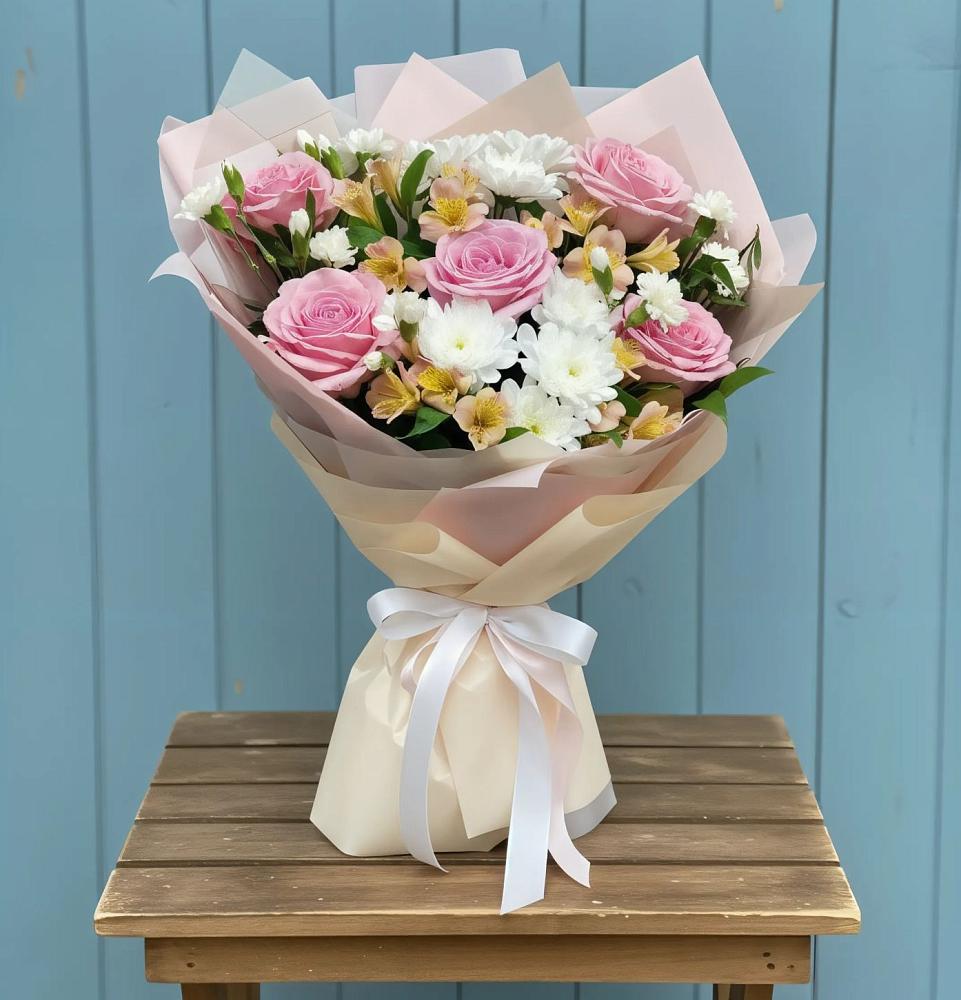 Букет цветов из: Гвоздики, Орхидеи и Розы в Новофрязино