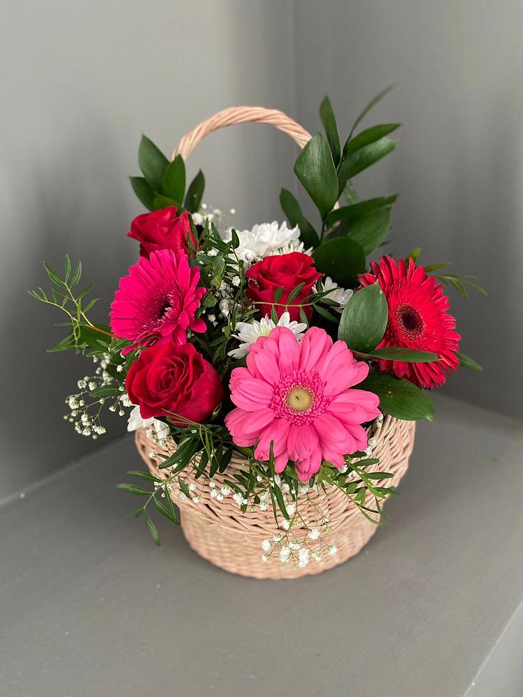 Цветочная композиция из Розы, Хризантемы и Герберы в корзине в Новофрязино