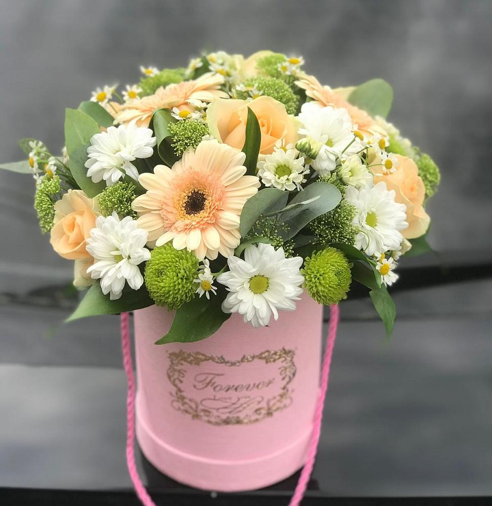 Цветочная композиция из Розы, Герберы и Хризантемы в шляпной коробке в Новофрязино