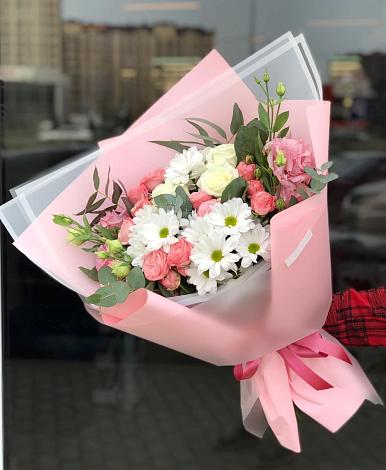 Букет цветов из: Розы, Лизиантусы и Хризантемы в Новофрязино