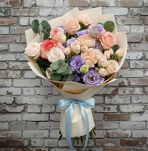 Букет цветов из:  Розы, Лизиантусы и Гвоздики в Новофрязино